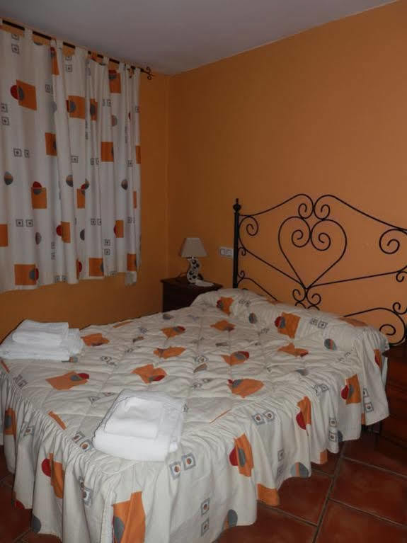 Hostal El Portalico Linares de Mora Exterior photo